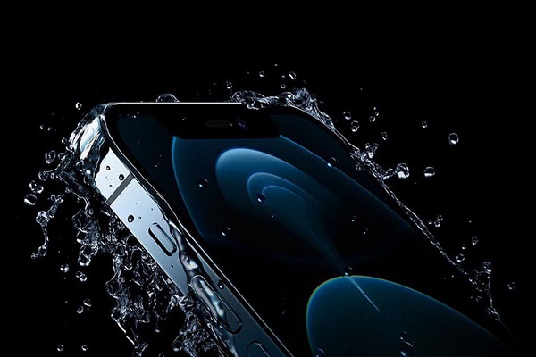 iPhone 13 đạt chuẩn chống nước mức cao nhất là IP68