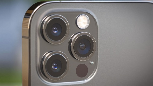 Apple đã trang bị cho iPhone 12 Pro Max hệ thống camera sau ấn tượng